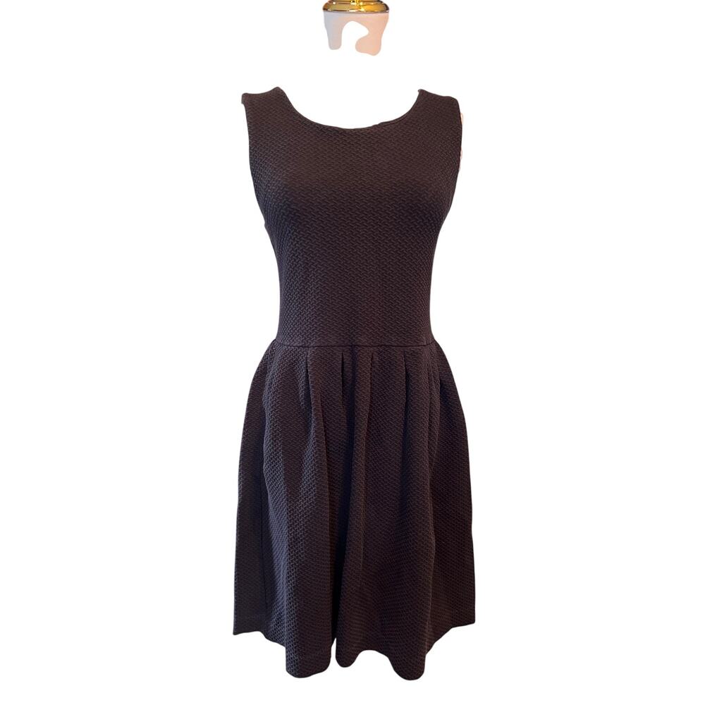 Ganni Black Dress. Textured Fabric. Sleeveless. Slight Pleated Waist. Size Large